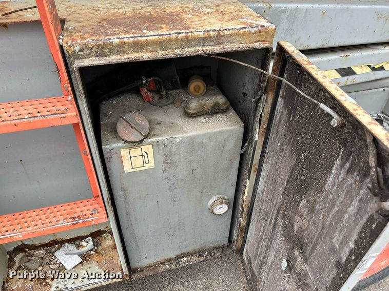 image for item NR9476 2001 Skyjack SJ8841  scissor lift