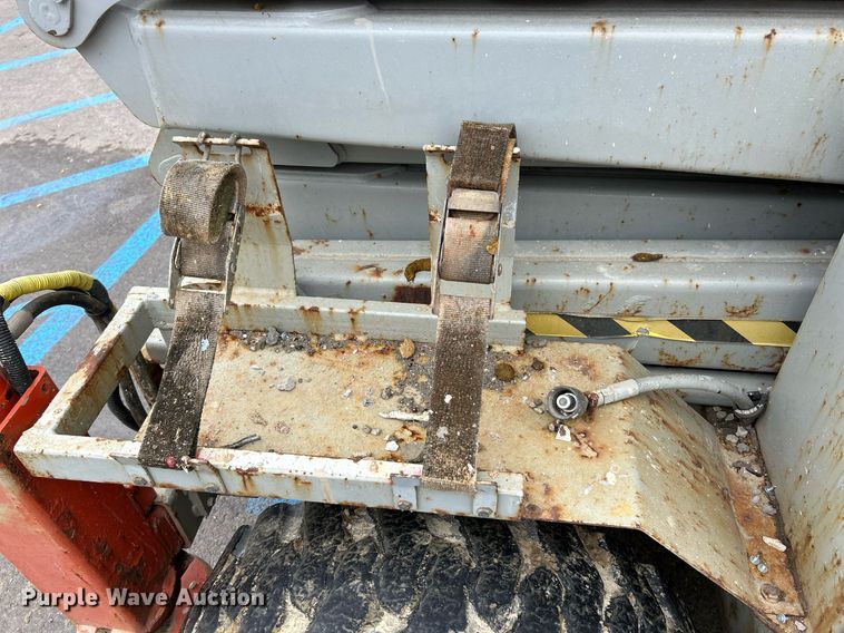 image for item NR9476 2001 Skyjack SJ8841  scissor lift