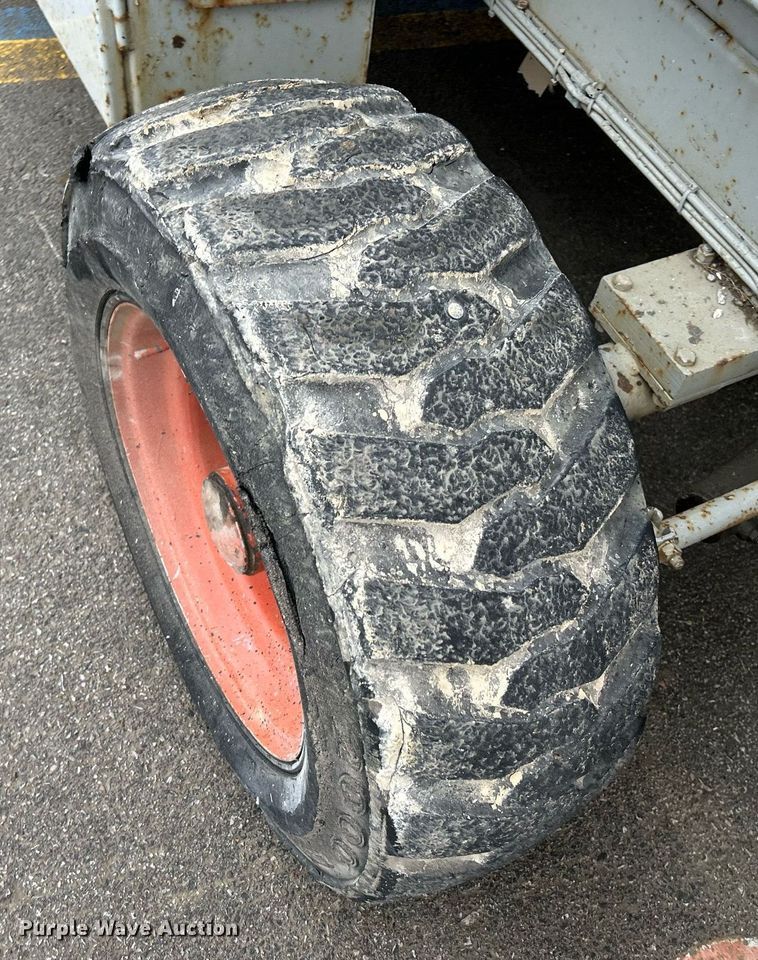 image for item NR9476 2001 Skyjack SJ8841  scissor lift