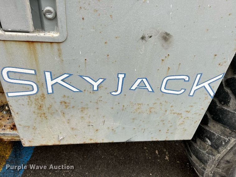 image for item NR9476 2001 Skyjack SJ8841  scissor lift