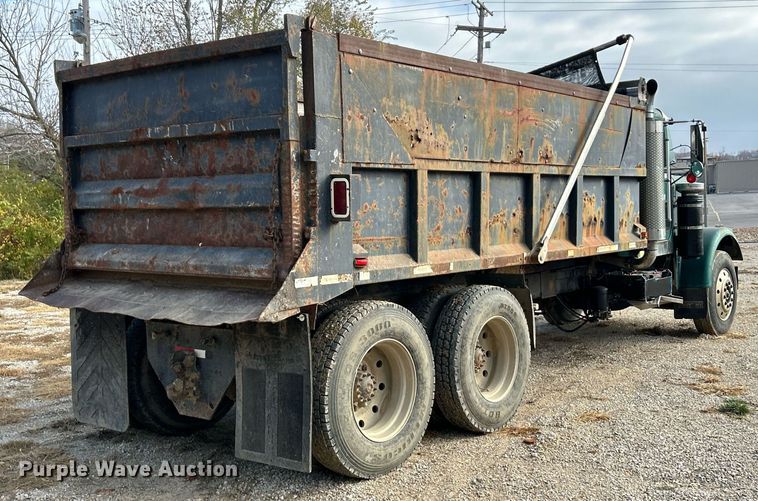 image for item NR9479 1984 Freightliner FLC  dump truck