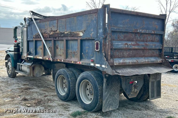 image for item NR9479 1984 Freightliner FLC  dump truck