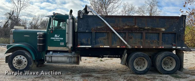 image for item NR9479 1984 Freightliner FLC  dump truck
