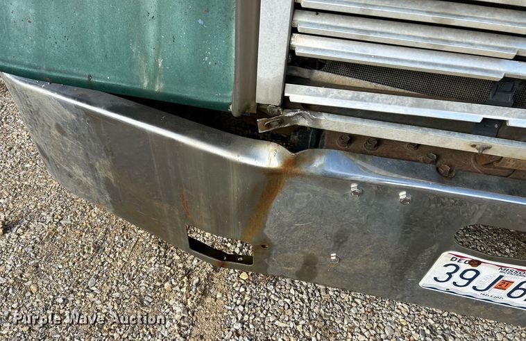 image for item NR9479 1984 Freightliner FLC  dump truck