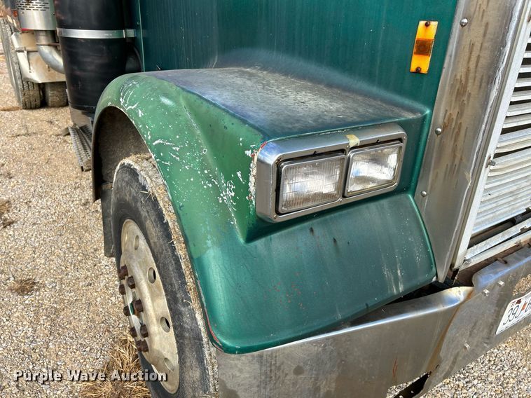 image for item NR9479 1984 Freightliner FLC  dump truck