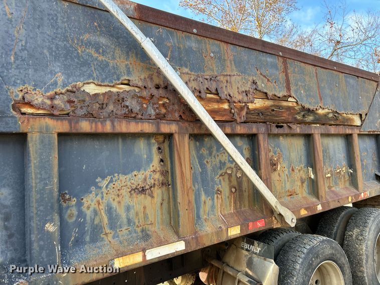 image for item NR9479 1984 Freightliner FLC  dump truck