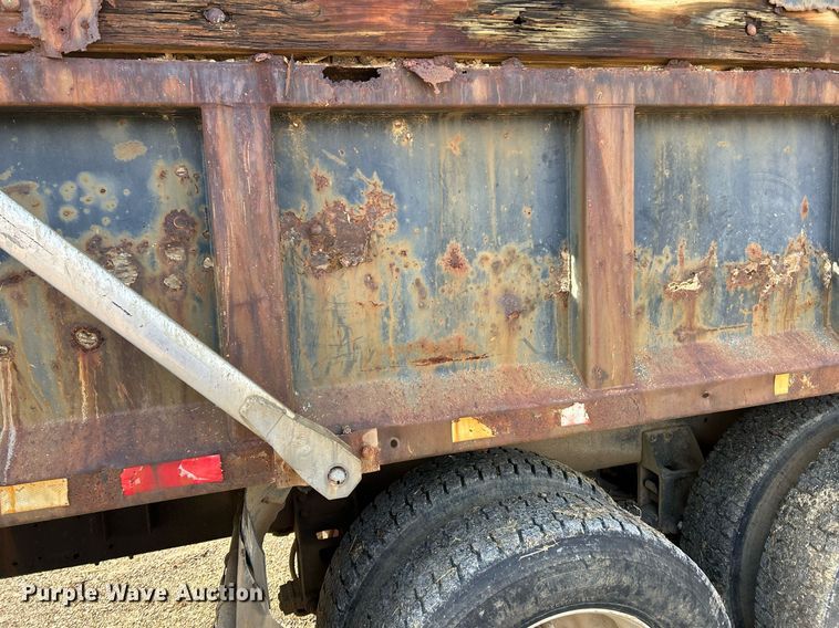 image for item NR9479 1984 Freightliner FLC  dump truck