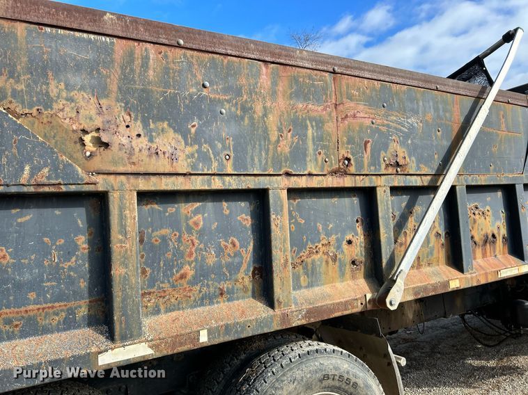 image for item NR9479 1984 Freightliner FLC  dump truck