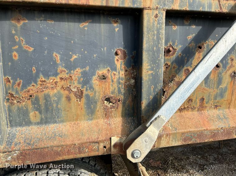 image for item NR9479 1984 Freightliner FLC  dump truck