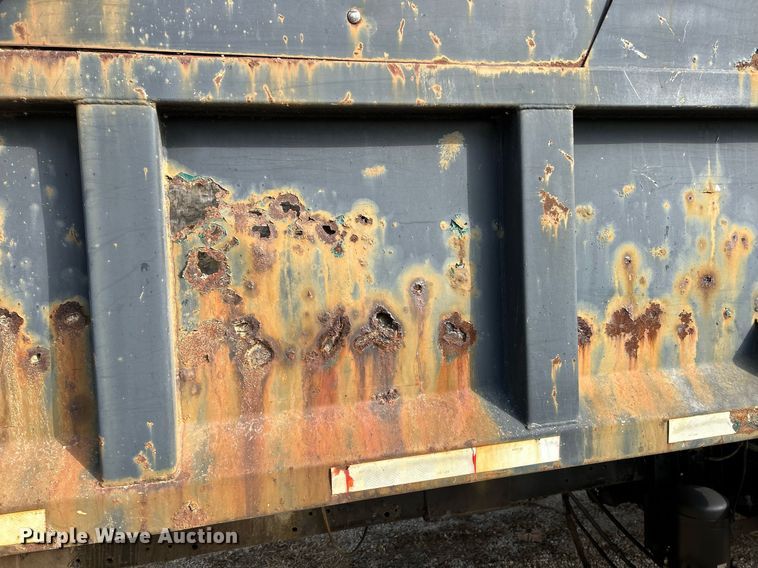 image for item NR9479 1984 Freightliner FLC  dump truck