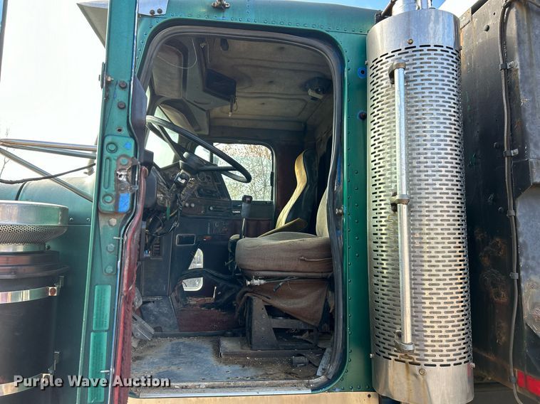 image for item NR9479 1984 Freightliner FLC  dump truck