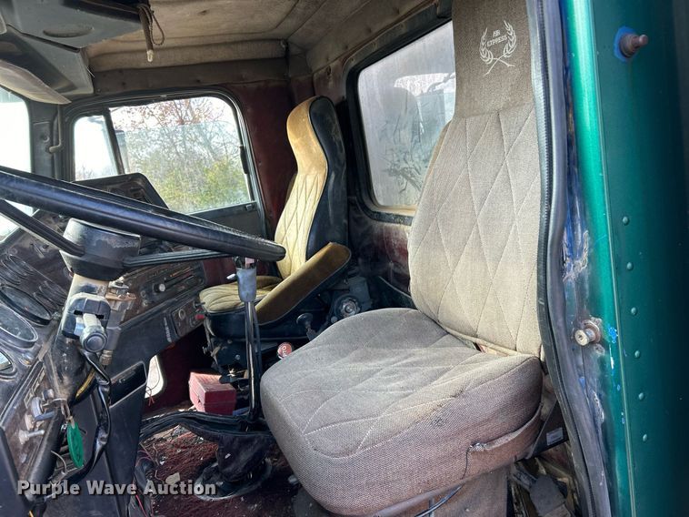 image for item NR9479 1984 Freightliner FLC  dump truck