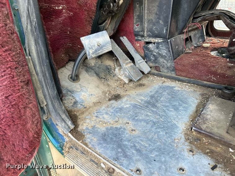 image for item NR9479 1984 Freightliner FLC  dump truck
