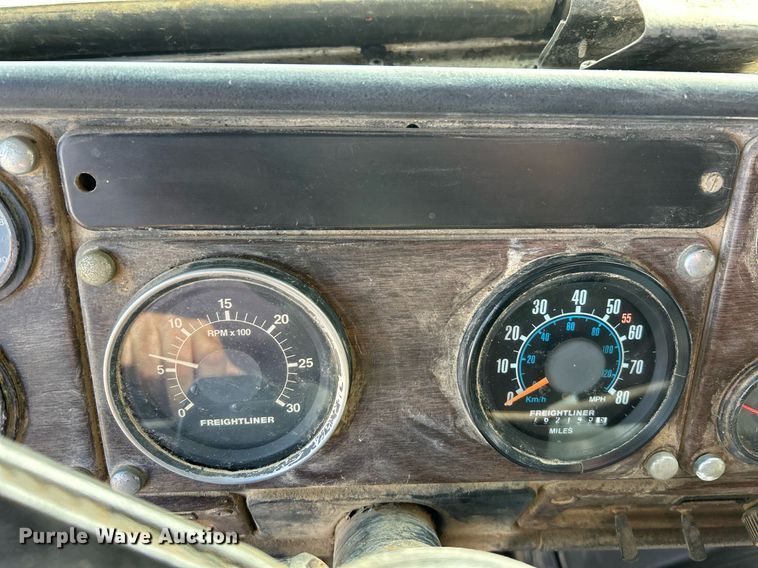 image for item NR9479 1984 Freightliner FLC  dump truck