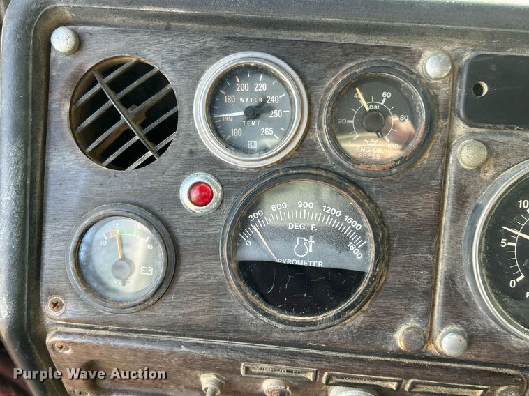 image for item NR9479 1984 Freightliner FLC  dump truck