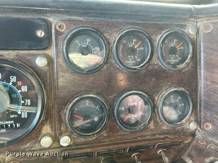 image for item NR9479 1984 Freightliner FLC  dump truck