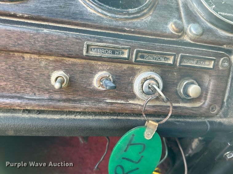 image for item NR9479 1984 Freightliner FLC  dump truck