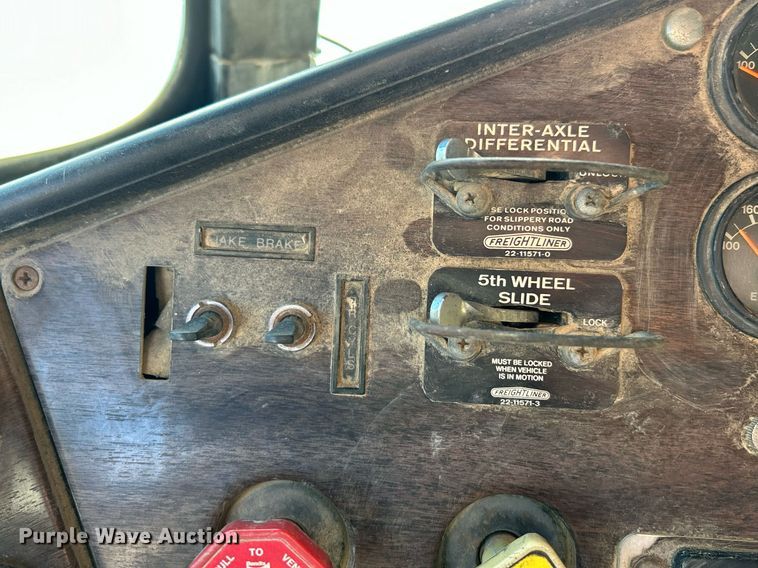 image for item NR9479 1984 Freightliner FLC  dump truck