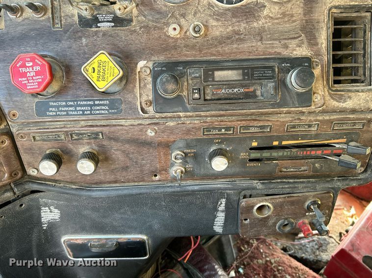 image for item NR9479 1984 Freightliner FLC  dump truck