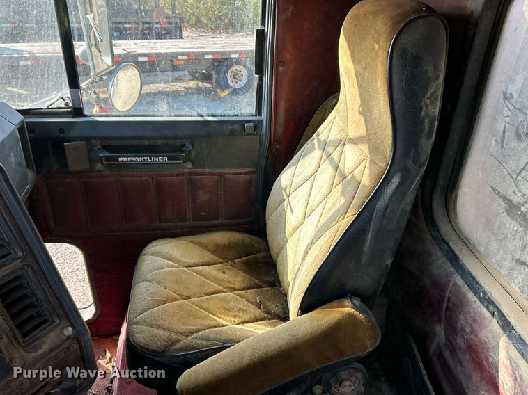 image for item NR9479 1984 Freightliner FLC  dump truck