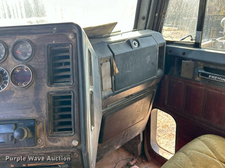 image for item NR9479 1984 Freightliner FLC  dump truck