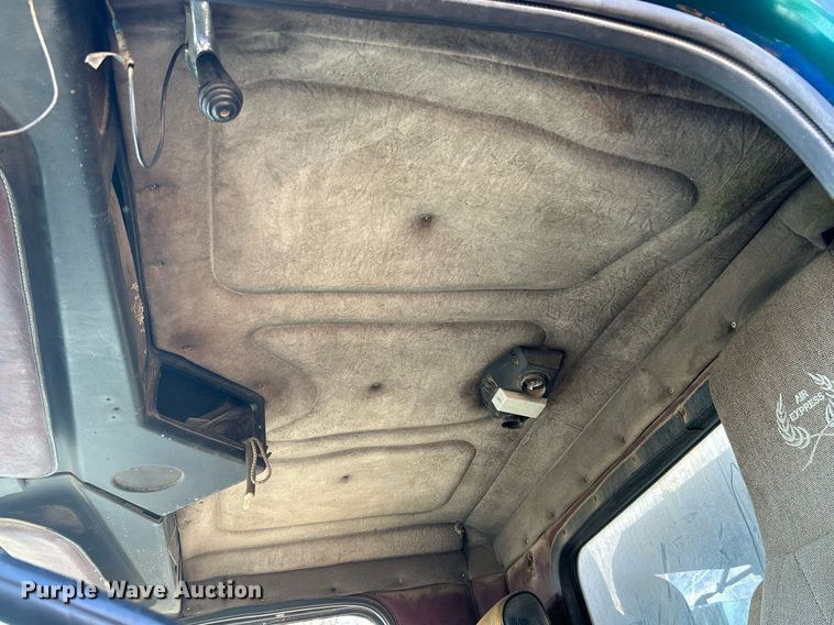 image for item NR9479 1984 Freightliner FLC  dump truck