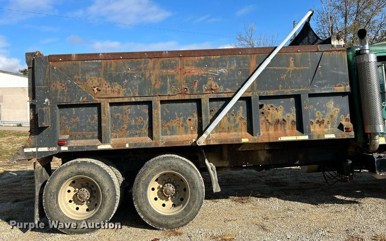 image for item NR9479 1984 Freightliner FLC  dump truck