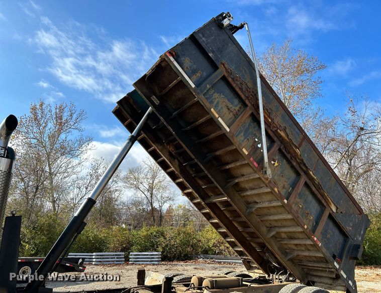 image for item NR9479 1984 Freightliner FLC  dump truck