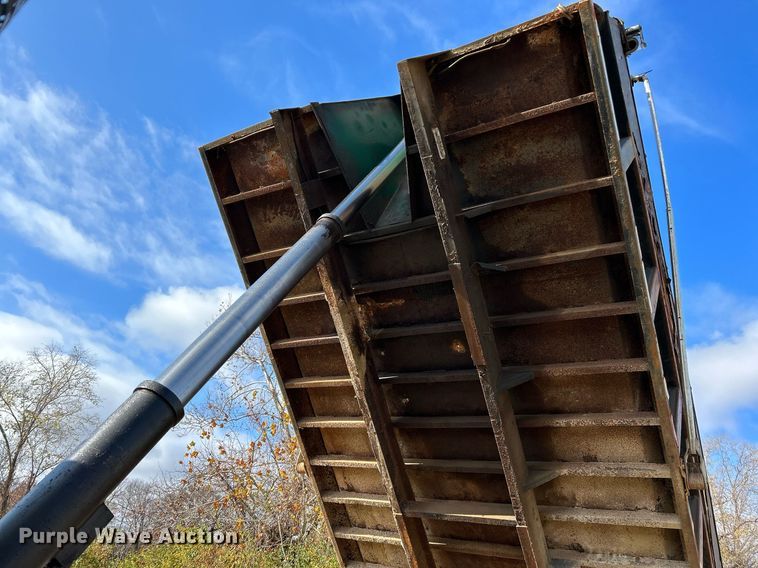 image for item NR9479 1984 Freightliner FLC  dump truck