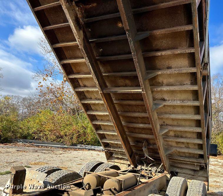 image for item NR9479 1984 Freightliner FLC  dump truck