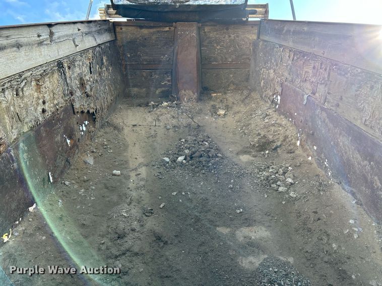 image for item NR9479 1984 Freightliner FLC  dump truck