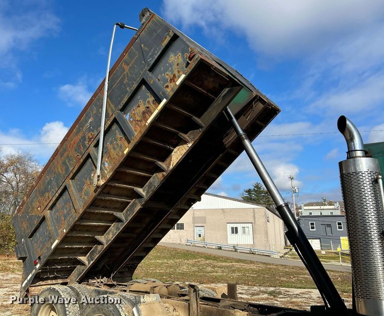 image for item NR9479 1984 Freightliner FLC  dump truck