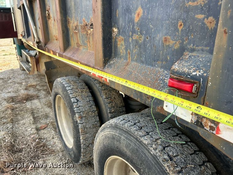 image for item NR9479 1984 Freightliner FLC  dump truck