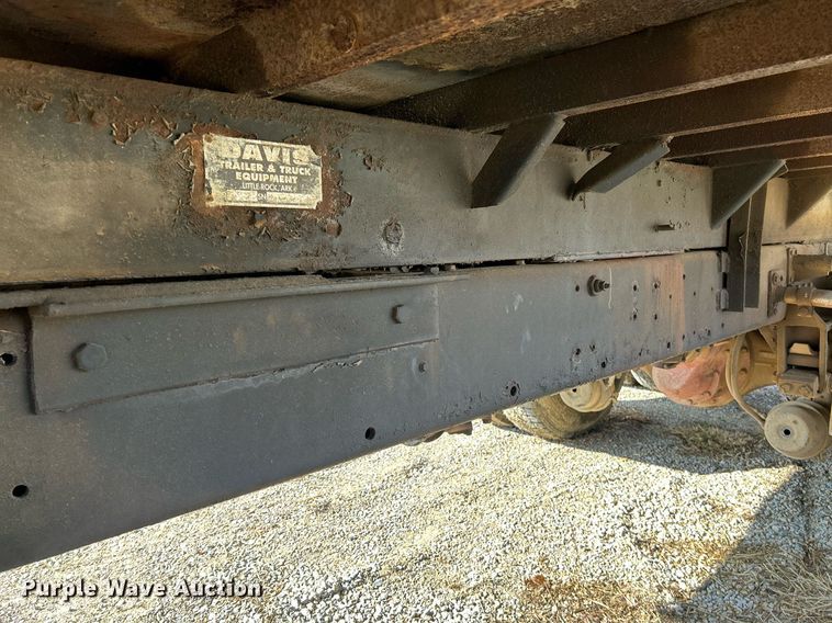 image for item NR9479 1984 Freightliner FLC  dump truck