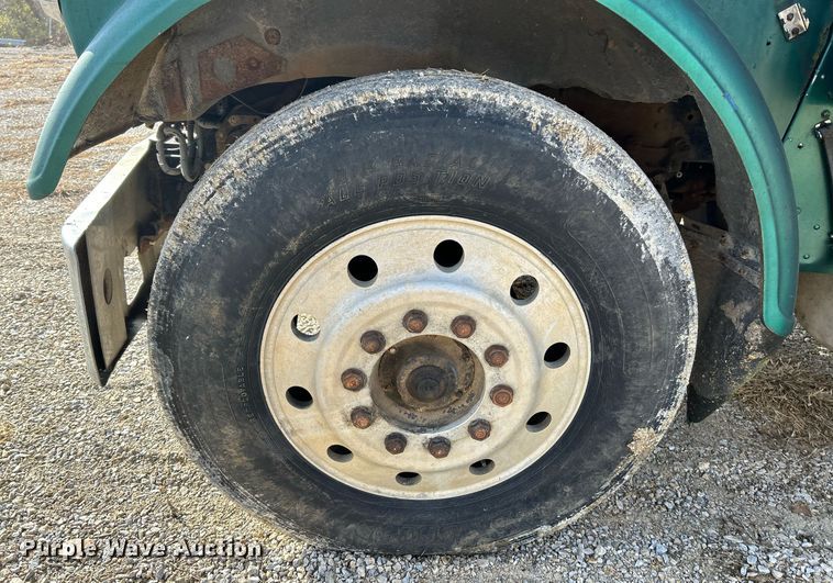 image for item NR9479 1984 Freightliner FLC  dump truck