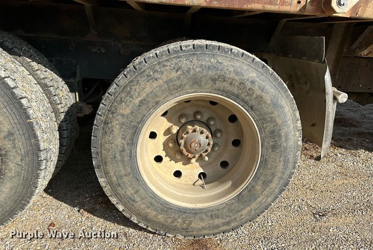 image for item NR9479 1984 Freightliner FLC  dump truck