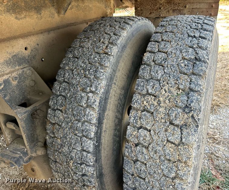 image for item NR9479 1984 Freightliner FLC  dump truck