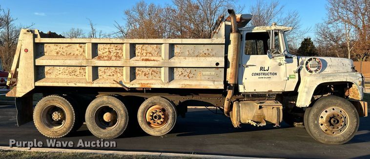 image for item NR9489 1979 Ford 9000  dump truck