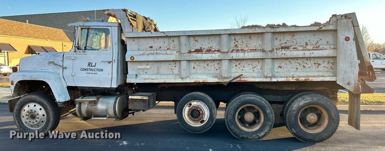 image for item NR9489 1979 Ford 9000  dump truck