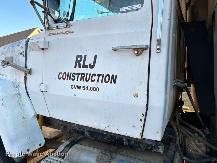 image for item NR9489 1979 Ford 9000  dump truck