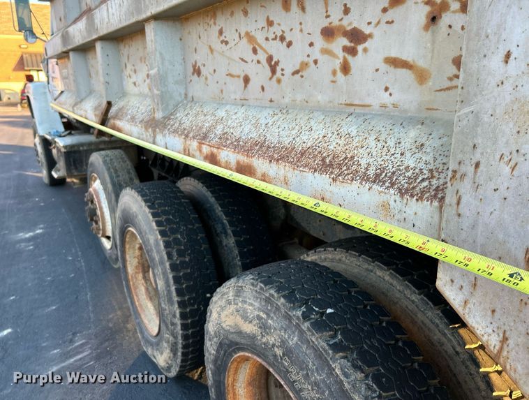 image for item NR9489 1979 Ford 9000  dump truck