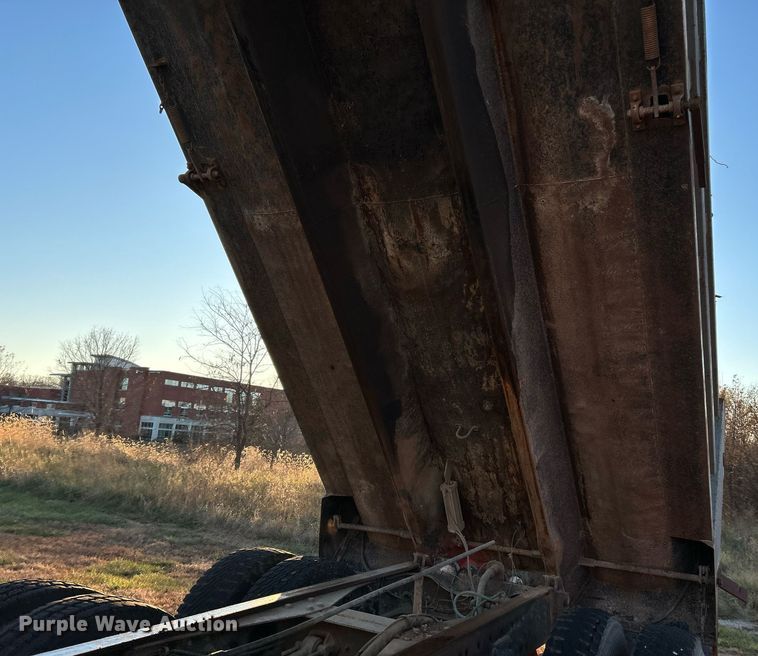 image for item NR9489 1979 Ford 9000  dump truck