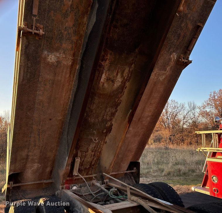 image for item NR9489 1979 Ford 9000  dump truck