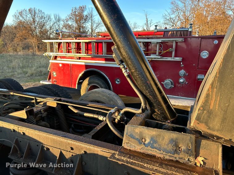 image for item NR9489 1979 Ford 9000  dump truck