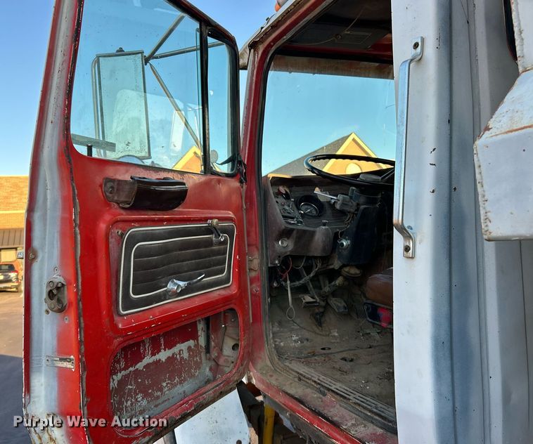 image for item NR9489 1979 Ford 9000  dump truck