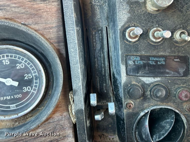 image for item NR9489 1979 Ford 9000  dump truck