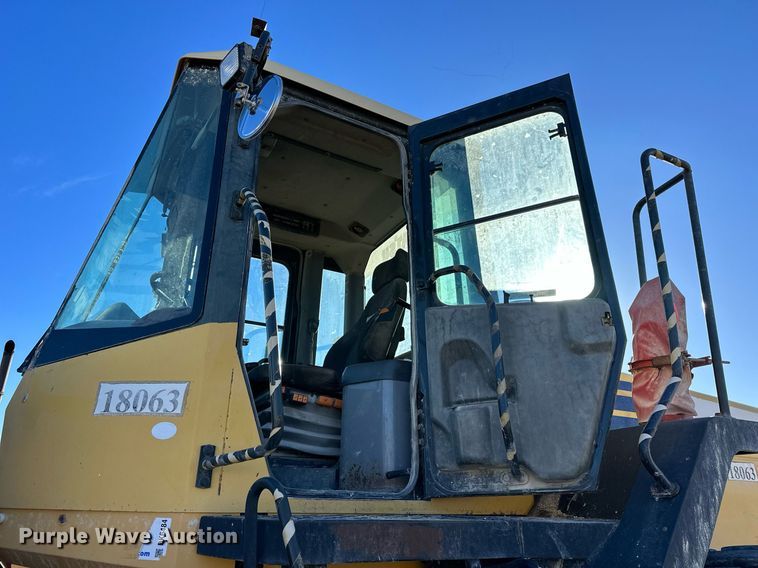 image for item NS9024 2002 Komatsu WA450-5  wheel loader