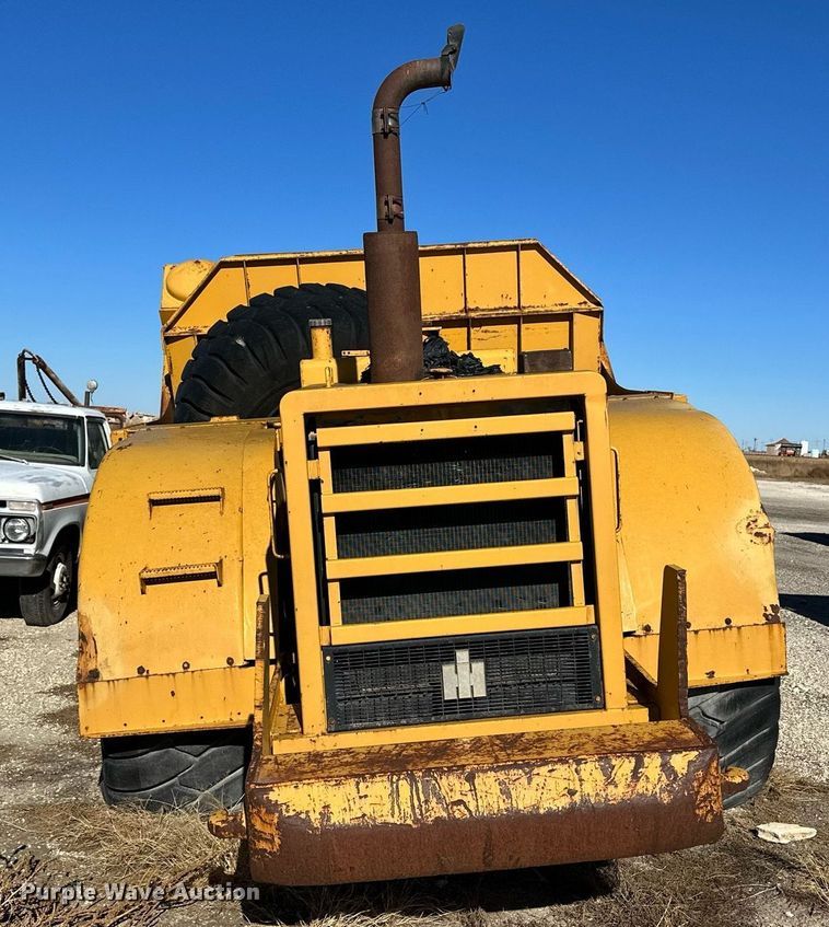 image for item NS9027 International 444  elevating scraper