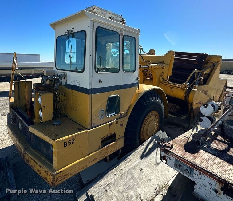 image for item NS9027 International 444  elevating scraper