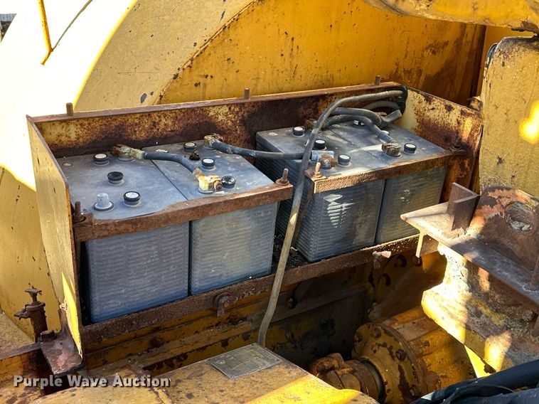 image for item NS9027 International 444  elevating scraper